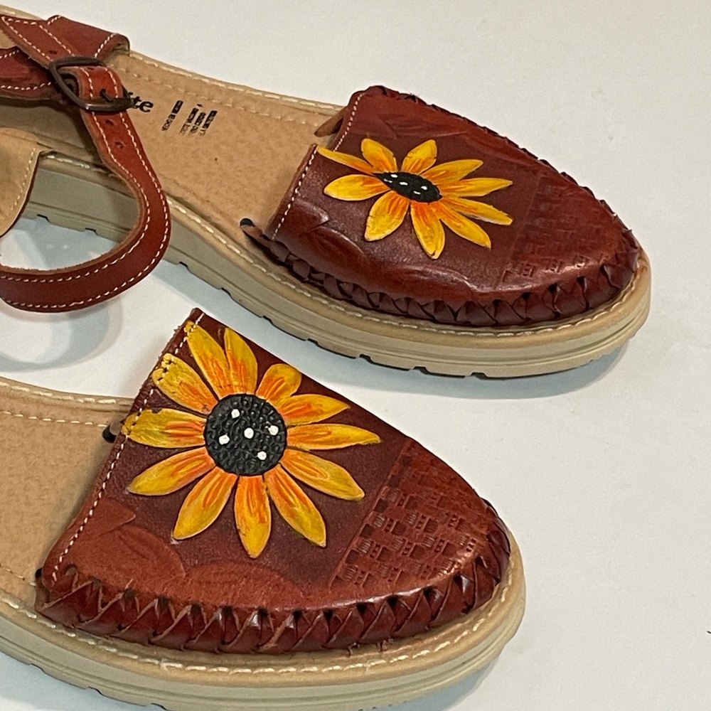 Mesquite sandals, size 10